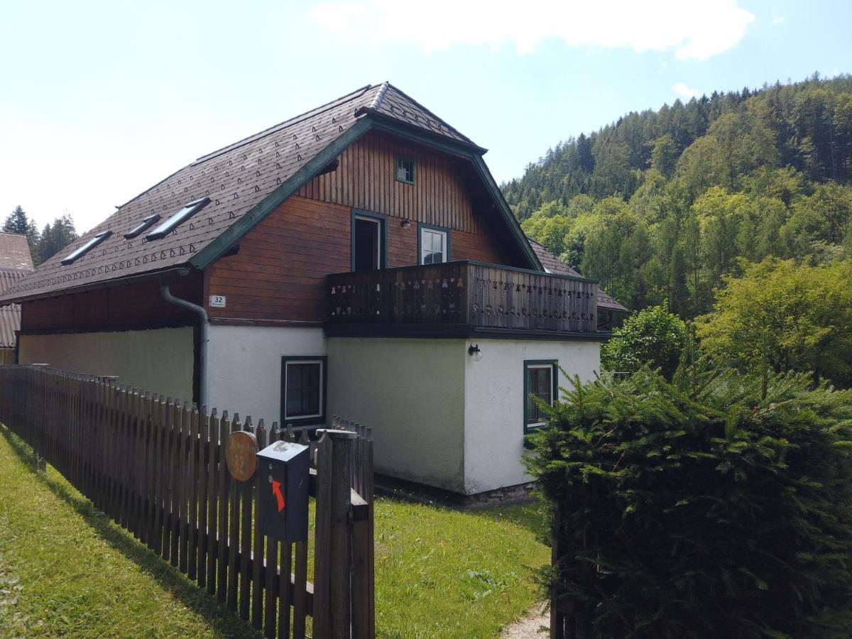 Ferienhaus Oma Hase Murzzuschlag Bagian luar foto